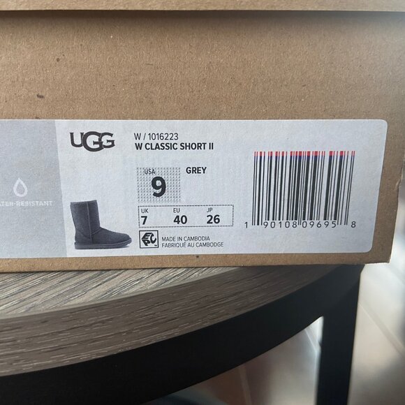 UGG Classic Short II in Grey / Size 9 / #1016233 / Gently Used - Picture 6 of 10